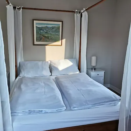 Eifelblick Semesterbostad *